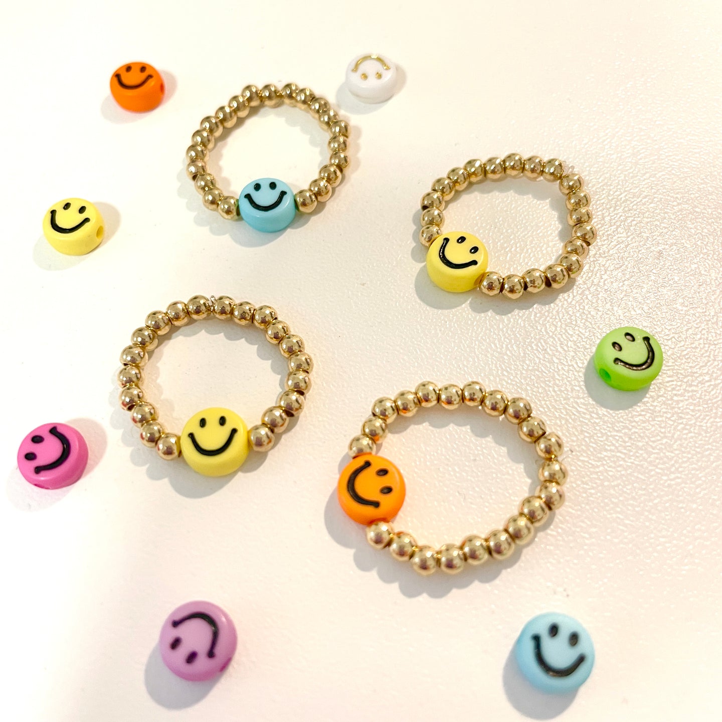 Smiley Ringe mit goldenen Perlen