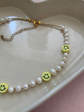 Lade das Bild in den Galerie-Viewer, Perlenkette mit Smileys
