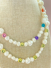 Lade das Bild in den Galerie-Viewer, Perlenkette mit bunten Smileys
