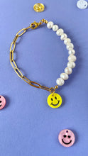 Lade das Bild in den Galerie-Viewer, Armband mit Perlen und Smiley
